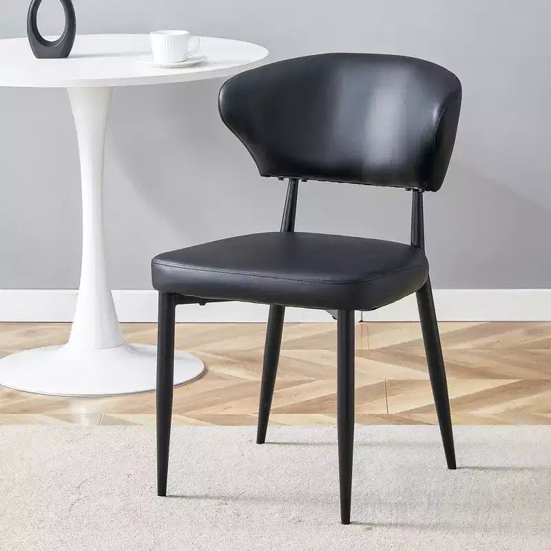Lot de 4 Chaises de Salle à Manger Noires Minimalistes et Ergonomiques avec Dossier Courbé – Assise en PU