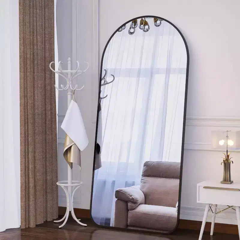 Miroir pleine longueur de 71" x 32" avec cadre en aluminium noir et dessus cintré