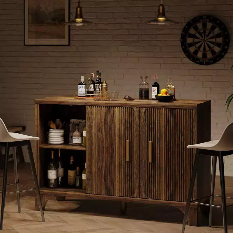 Armoire de rangement moderne à 3 portes avec portes cannelées et étagères réglables