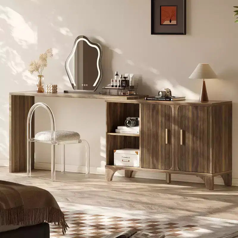 Armoire de rangement moderne à 3 portes avec portes cannelées et étagères réglables