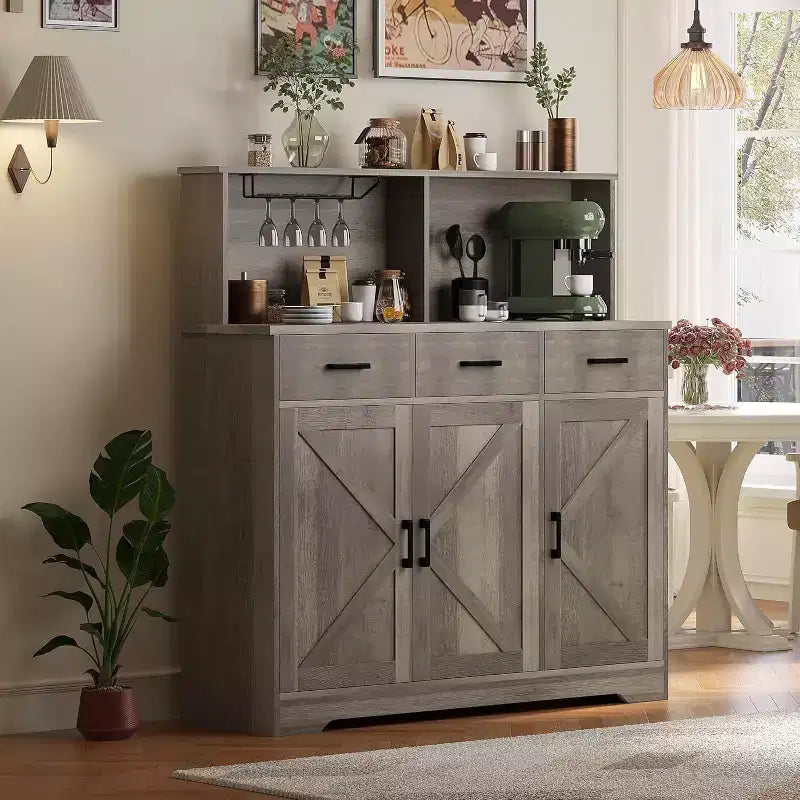 Buffet de ferme 47 po avec support à micro-ondes, portes de grange, 3 tiroirs et étagères