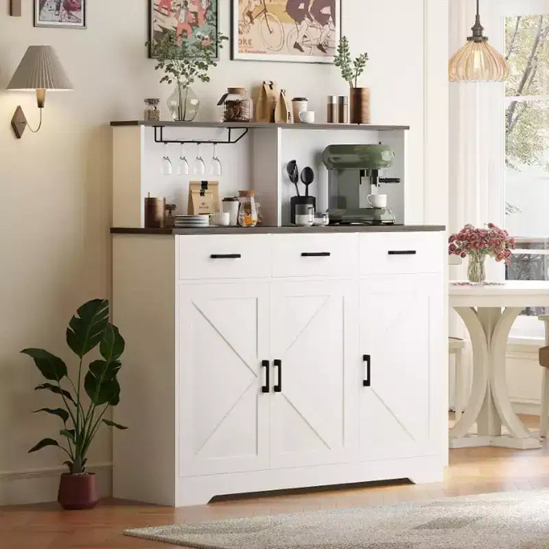 Buffet de ferme 47 po avec support à micro-ondes, portes de grange, 3 tiroirs et étagères